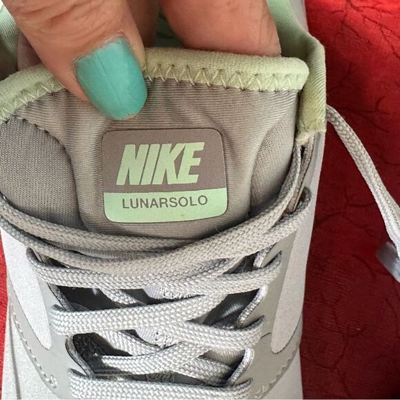 Nike Women's Gray Running Shoes - Picture 5 of 9